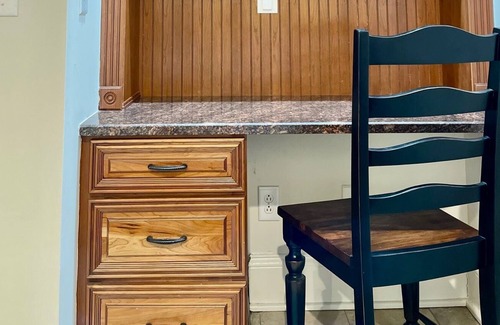 Brentwood Apartamento | Adorable place, KING Bed close to everything.