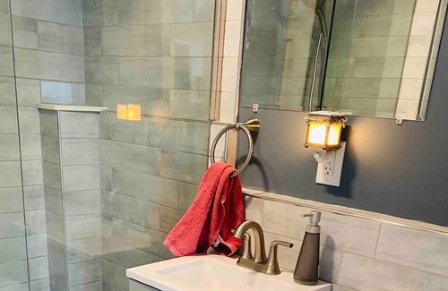Glasser Casa | Adorable quiet & cozy lakefront studio on dead end