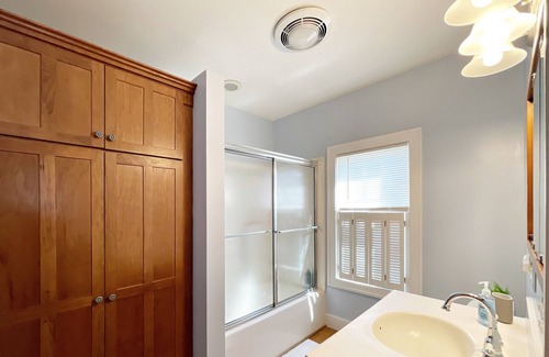 Tiffin Casa | Adorable & Roomy Cottage - Near Downtown, Universities & Hedges-Boyer Park!