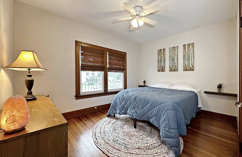 Tiffin Casa | Adorable & Roomy Cottage - Near Downtown, Universities & Hedges-Boyer Park!