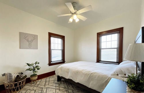 Tiffin Casa | Adorable & Roomy Cottage - Near Downtown, Universities & Hedges-Boyer Park!