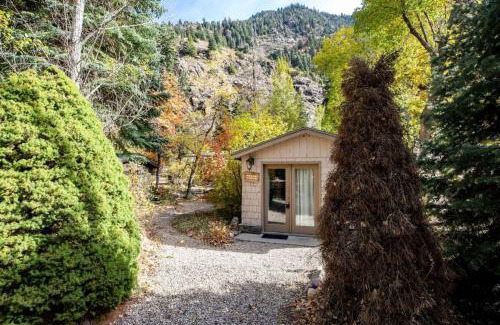 Snowbird Casa | Adorable Studio Cabin on Big Cottonwood River