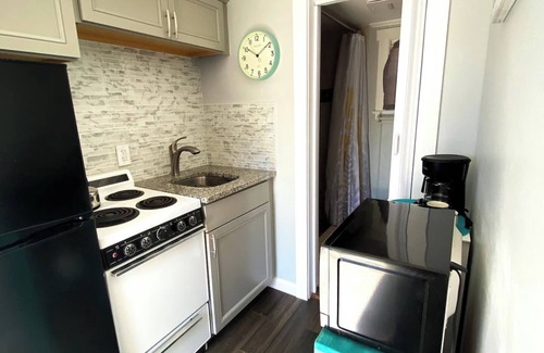 Dennis Port Cabaña | Adorable Studio cottage with Queen bed