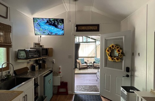 Asheville Cabaña | Adorable Tiny Guesthouse Super Cozy & Clean