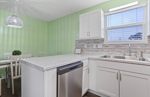 Jacksonville Casa | Adorable Townhome with Water Views