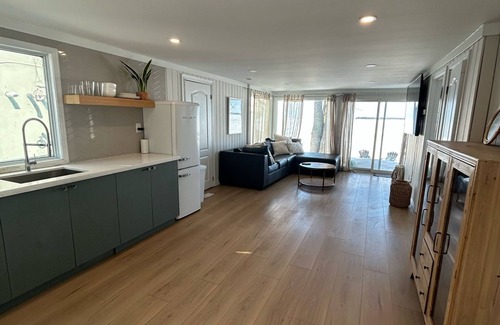 Alcona Cabaña | Adorable waterfront escape