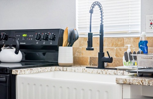 Central Oklahoma City Apartamento | Adorned Studio 3min-asian Dist Rain Shower