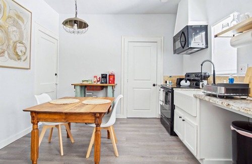 Central Oklahoma City Apartamento | Adorned Studio 3min-asian Dist Rain Shower