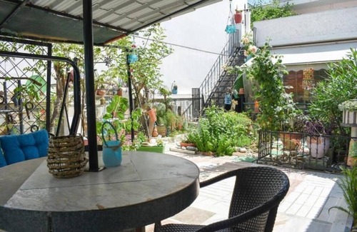 Anatolikos Sinikismos Apartamento | Adrianas Garden of Eden Apartment