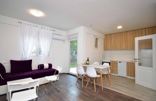 Mrcevac Apartamento | Adriatic Haven – Cozy Tivat Apartment with a Terrace - One Bedroom Apartment