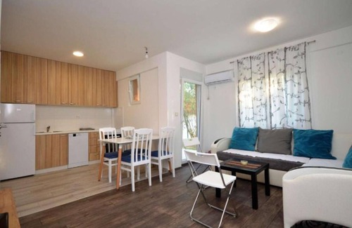 Mrcevac Apartamento | Adriatic Haven – Cozy Tivat Apartment with a Terrace - One Bedroom Apartment