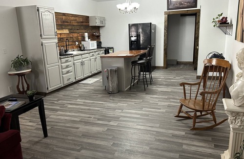 South Paris Apartamento | Adult Themed get-a-way! Centrally located to ski mountains, Oxford Casino, OPS.