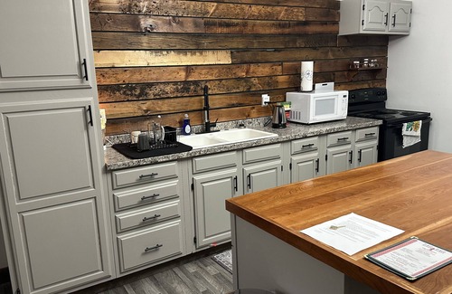 South Paris Apartamento | Adult Themed get-a-way! Centrally located to ski mountains, Oxford Casino, OPS.