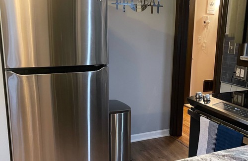 Detroit Casa | Adults Only Cozy home with Hot tub inDetached Entertainment Garage-NO PARTIES