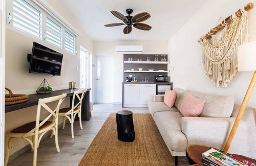Anasco Apartamento | Este apartamento acomoda a dos (2) adultos