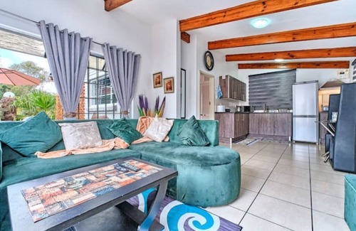 Woodmead Apartamento | Adva's restful haven with inverter!