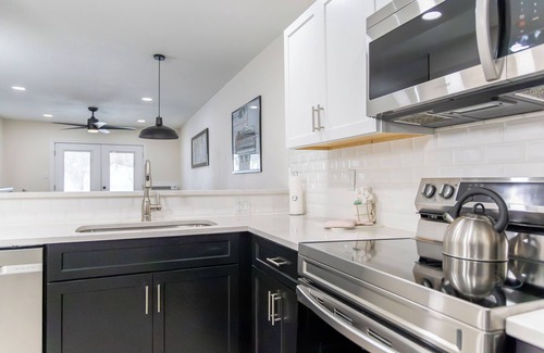 Steamboat Springs Hotel | Adventure Awaits! Four Serene Units for Families, Near Steamboat Ski Resort, Hot tub, Ski Equipment Rental, Free Parking, Skiing