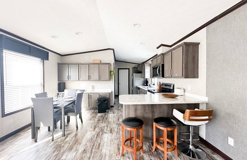 Nordegg Cabina | Adventure Await! 20minute to Abraham Lake Ice Bubbles, Full home+ Mountain views