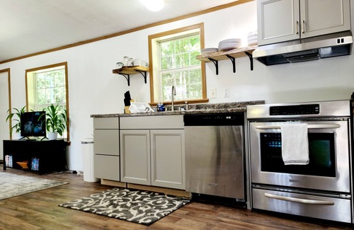 Barton Casa | Adventure awaits at Hikers Hideaway! Bike,Ski, ATV