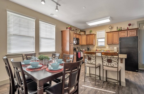 South Jordan Apartamento | Adventure Awaits, Come & PLAY! Luxurious Cal King!