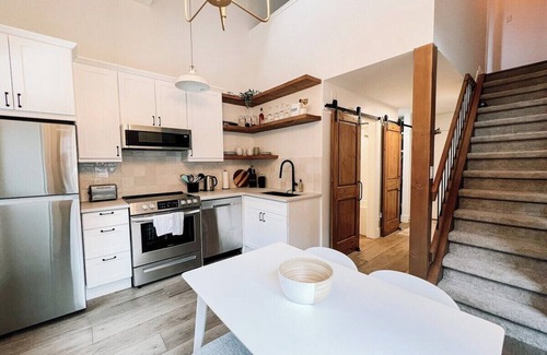 East Kootenay Condominio | Adventure Awaits: Cozy 2-Bedroom Loft Steps from Ski Lifts and Toby Creek