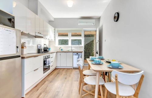 West Beach Apartamento | Adventure Awaits Footsteps from West Beach