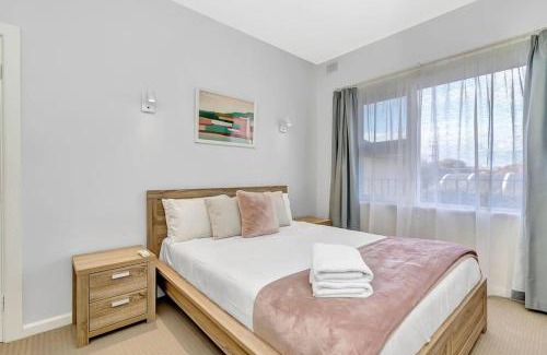 West Beach Apartamento | Adventure Awaits - Footsteps from West Beach