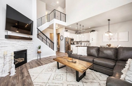 Hideout Casa | Adventure Awaits w/Private Hot Tub