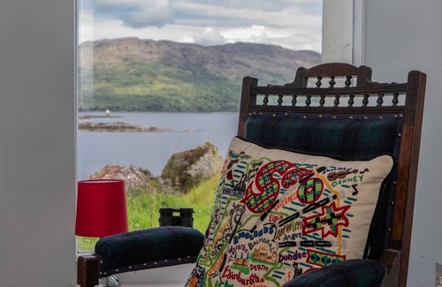 Breakish Casa | Eilean Sionnach Lighthouse Cottage