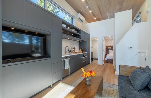 Truckee Cabina | Adventure Cabin 62 (pet friendly) - Luxurious Adventure Cabin