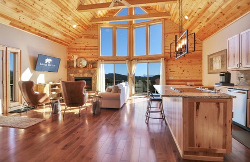 Turtletown Cabina | Adventure & Relaxation:Rafting, Hiking & S’mores!