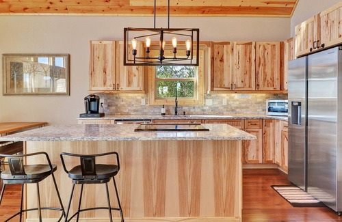 Turtletown Cabina | Adventure & Relaxation:Rafting, Hiking & S’mores!