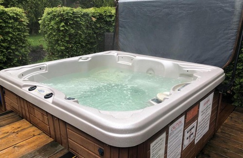 Tobermory Hotel | Adventure the Bruce Inn - Recently Renovated With Outdoor Hot Tub