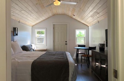 Tobermory Hotel | Adventure the Bruce Inn - Recently Renovated With Outdoor Hot Tub