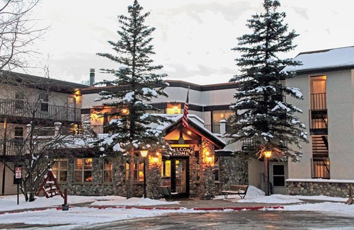 Steamboat Springs Hotel | Adventure Vacation! Four Spacious Units, Near Old Town Hot Springs, Mountain Biking, Hiking, Skiing