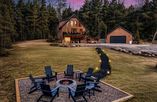 Sunday River Area Cabina | Adventure&Wellness ~Hot Tub ~Sauna ~Yoga+Weights ~Theater ~15min to Sunday River