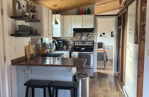 Barium Springs Casa | Adventurous tiny house! Located on 1 acre surrounded by evergreen forest