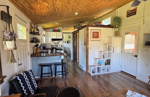 Barium Springs Casa | Adventurous tiny house! Located on 1 acre surrounded by evergreen forest
