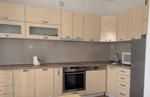 Novo Sarajevo Apartamento | Adžem's Modern Apartment Sarajevo - One Bedroom Apartment with Balcony