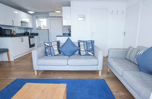 Llandanwg Cabaña | AEL Y DON, pet friendly, country holiday cottage in Llandanwg