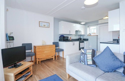 Llandanwg Cabaña | AEL Y DON, pet friendly, country holiday cottage in Llandanwg