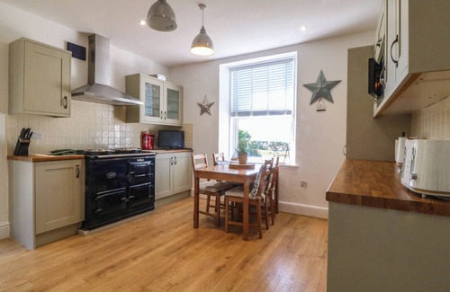 Garn Fadryn Casa | AEL Y FRON, pet friendly, character holiday cottage in Aberdaron