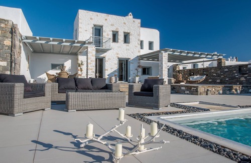Chrissi Akti Villa | Villa Aelia De Luxe con vista al mar y piscina