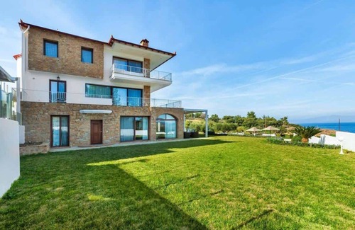 Kassandra Apartamento | Aeolos Grand Suite w/ Pool, Sea & Garden Views