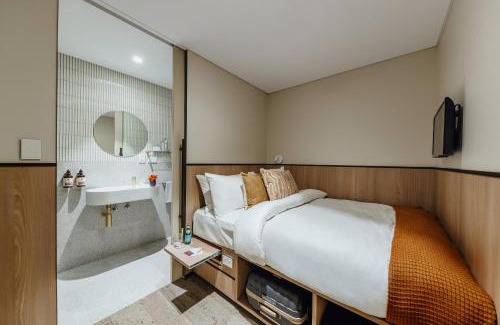 Mascot Hotel | Aerotel Sydney - Inside International Terminal Airport