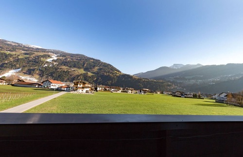 Zell am Ziller Apartamento | Affordable 2-bed apartment in Zell am Ziller near the Zillertal Arena. Ski bus 50 m!