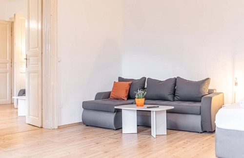 Wahring Apartamento | Affordable 2BR Apt -Perfect for Longstays