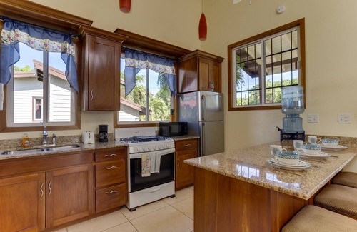 Placentia Cabaña | Affordable 2BR Casita with Prime Roadside Location