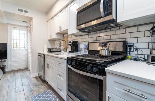 Kingman Park Condominio | Affordable and Comfortable Stay in DC with Dedicated Parking Space