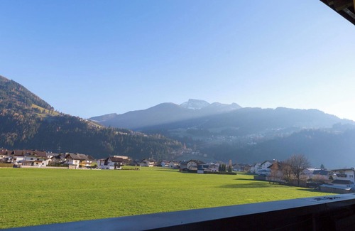 Zell am Ziller Apartamento | Affordable apartment in Zell am Ziller close to the ski area. Ski bus 50 m away!